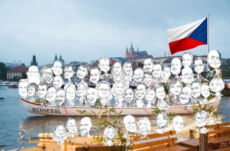 Společné setkání všech zaměstnanců v Praze na výletním parníku po Vltavě. 